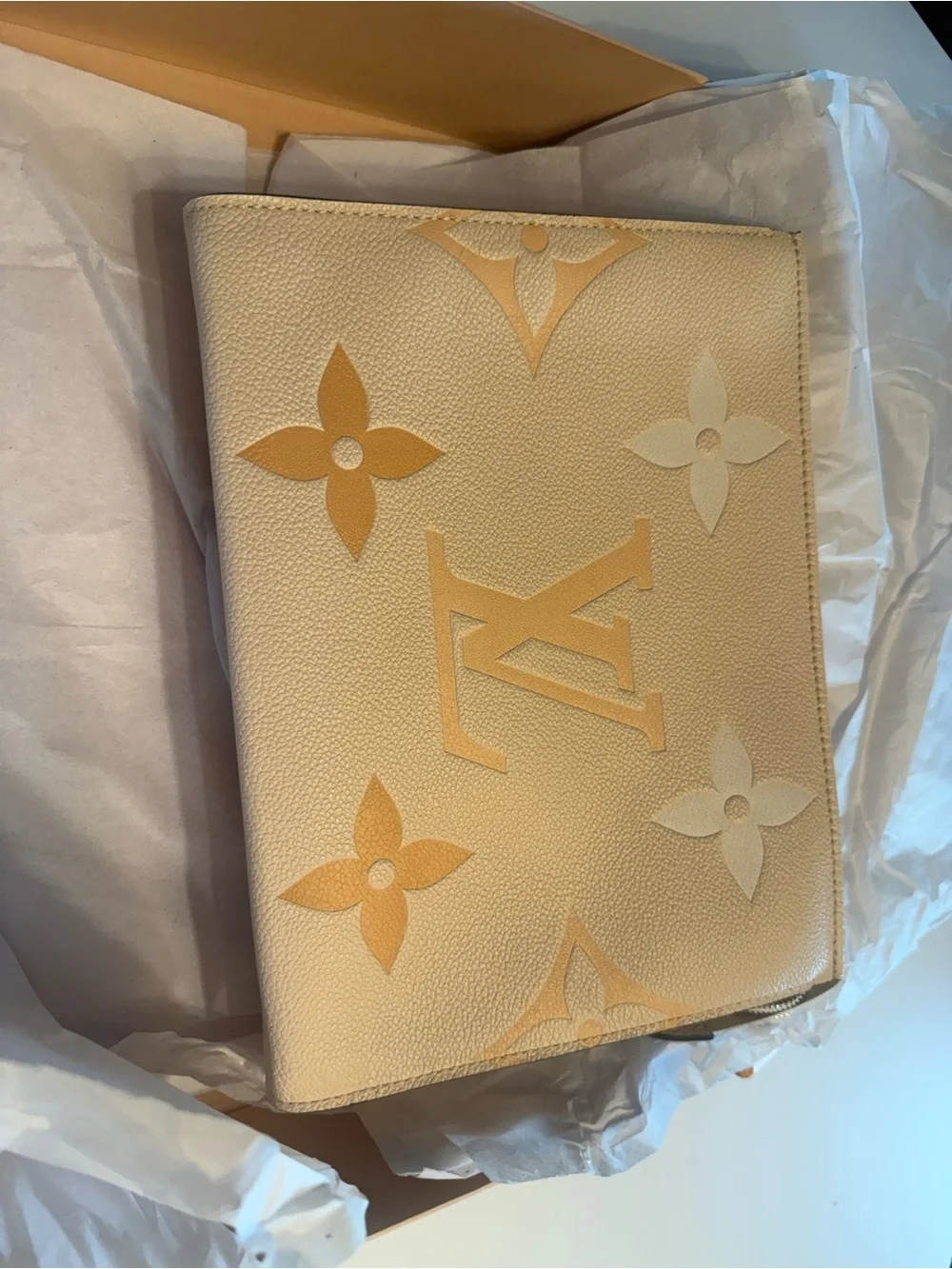 LOUIS VUITTON Empreinte Monogram By The Pool Toiletry Pouch 26 Cream Saffron